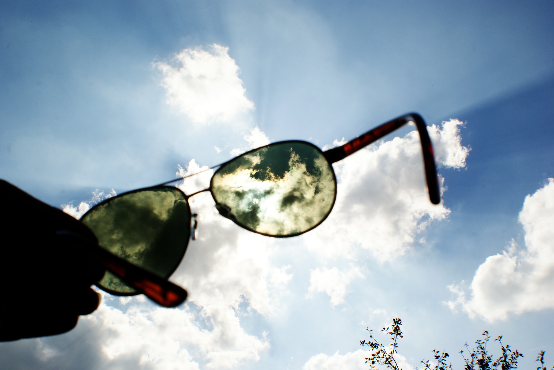 springen Vooruitgang Wonen Belgoptic - knowledgebase : Zonnebril kopen? Zo herken je een goede  zonnebril!